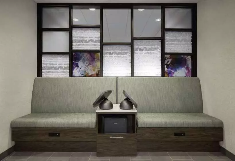 Hotelli Hampton Inn Midland, On