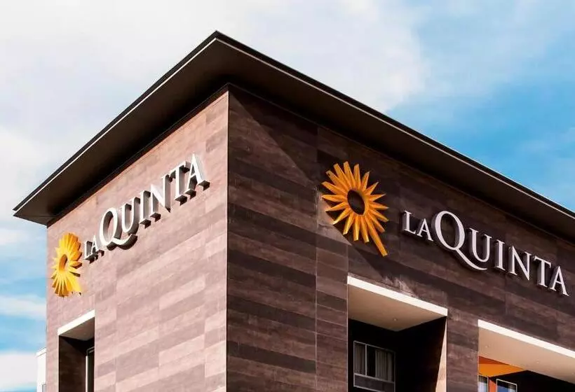 Hotelli La Quinta Inn & Suites By Wyndham San Antonio Seaworld Lafb