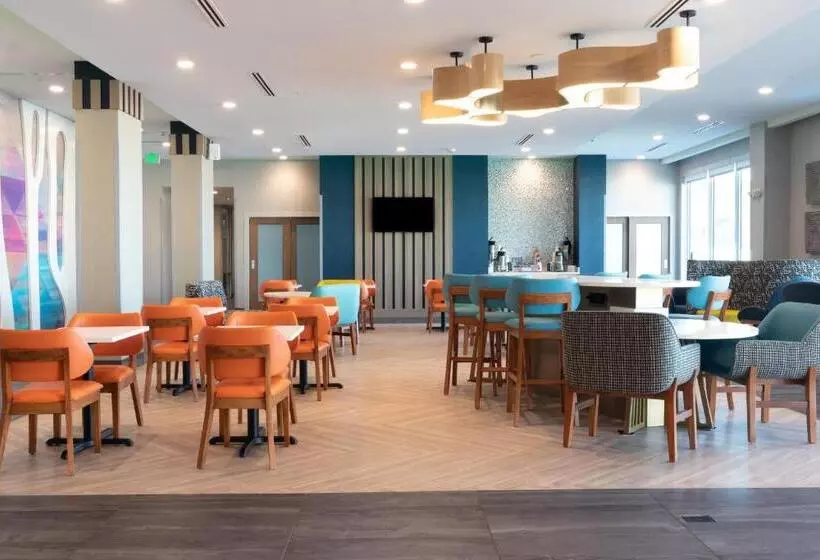 Hotelli La Quinta Inn & Suites By Wyndham San Antonio Seaworld Lafb