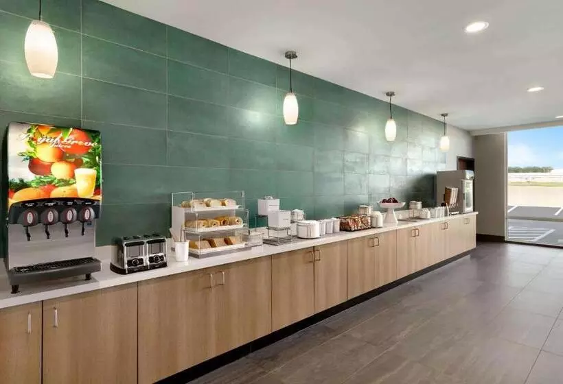 Hotelli La Quinta Inn & Suites By Wyndham San Antonio Seaworld Lafb