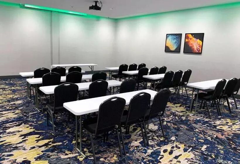 Hotelli La Quinta Inn & Suites By Wyndham San Antonio Seaworld Lafb