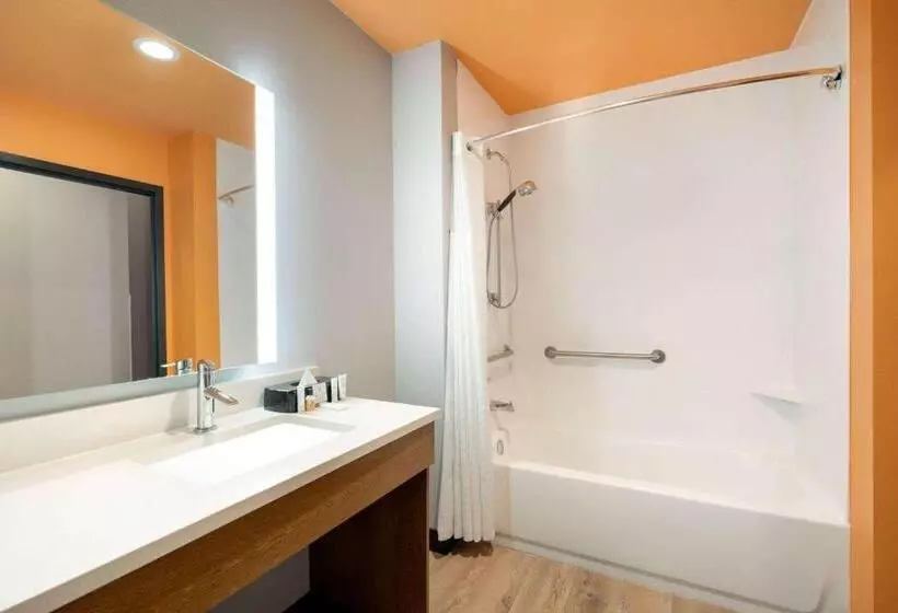 Hotelli La Quinta Inn & Suites By Wyndham San Antonio Seaworld Lafb