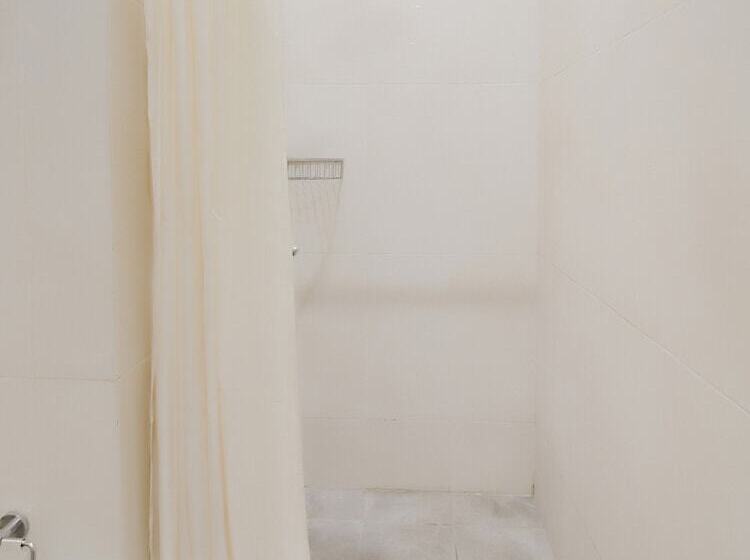 Hotel Oyo 90312 Bahu Bay