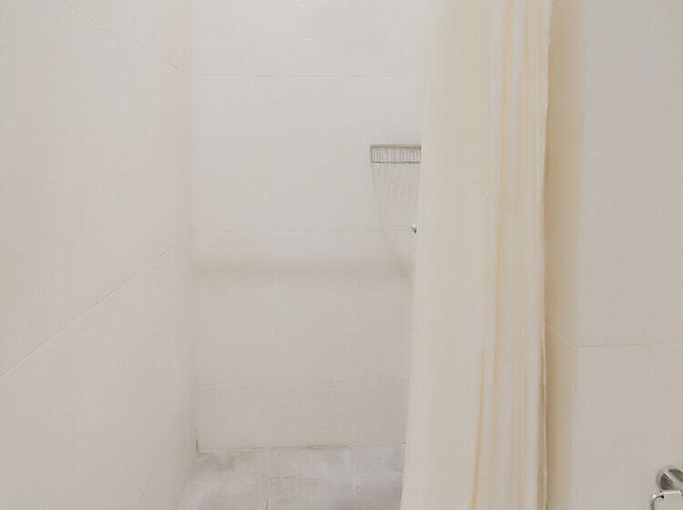 Hotel Oyo 90312 Bahu Bay