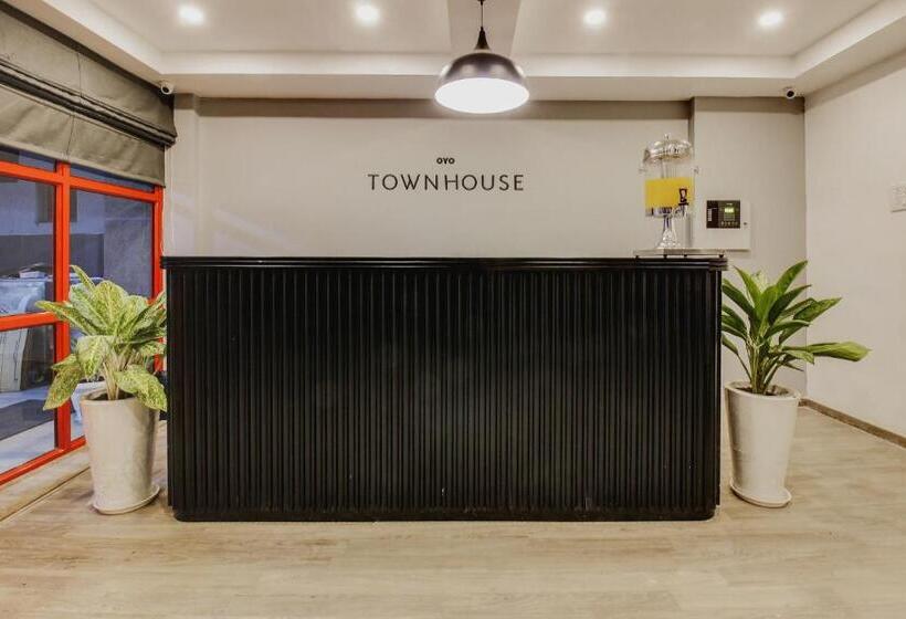 בית מלון כפרי Super Townhouse Begumpet Near Hyderabad Central