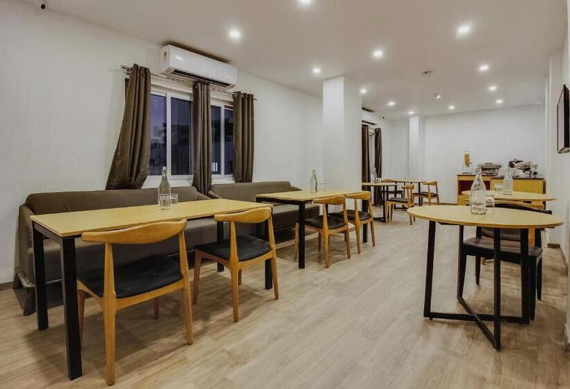 בית מלון כפרי Super Townhouse Begumpet Near Hyderabad Central