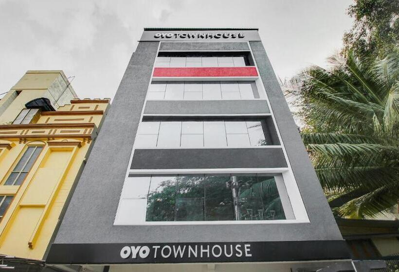 בית מלון כפרי Super Townhouse Begumpet Near Hyderabad Central