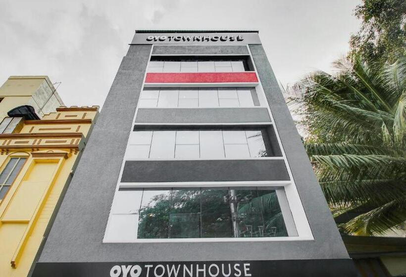 בית מלון כפרי Super Townhouse Begumpet Near Hyderabad Central