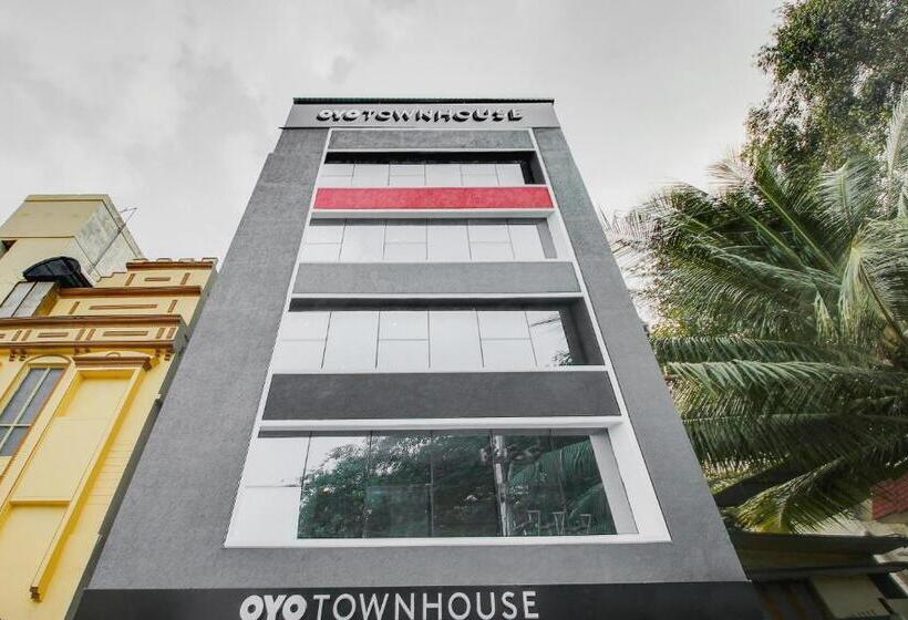 בית מלון כפרי Super Townhouse Begumpet Near Hyderabad Central