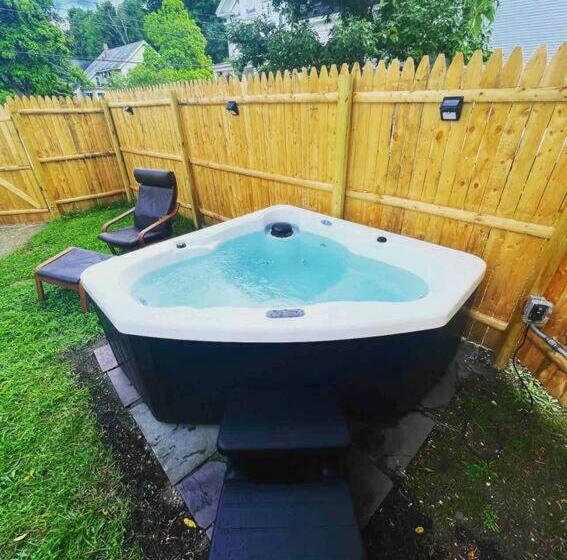 New!! Lovely Unit W/ Private Hot Tub And Patio!