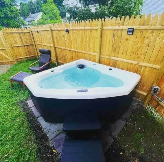 New!! Lovely Unit W/ Private Hot Tub And Patio!