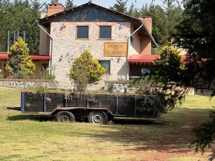 Hotelli Y Cabañas Mountain Lodge