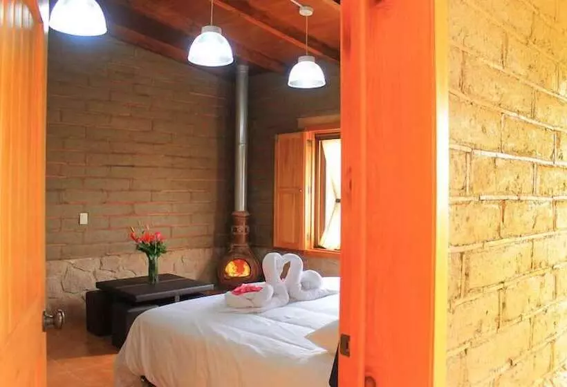 Hotelli Y Cabañas Mountain Lodge