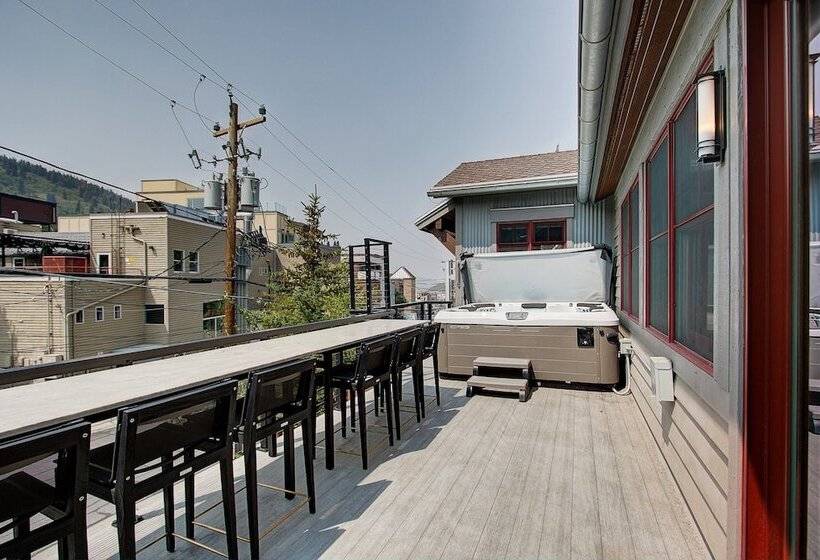 Main Street Escape By Avantstay Stunning Home Right Off Main Street W Hot Tub Large Deck