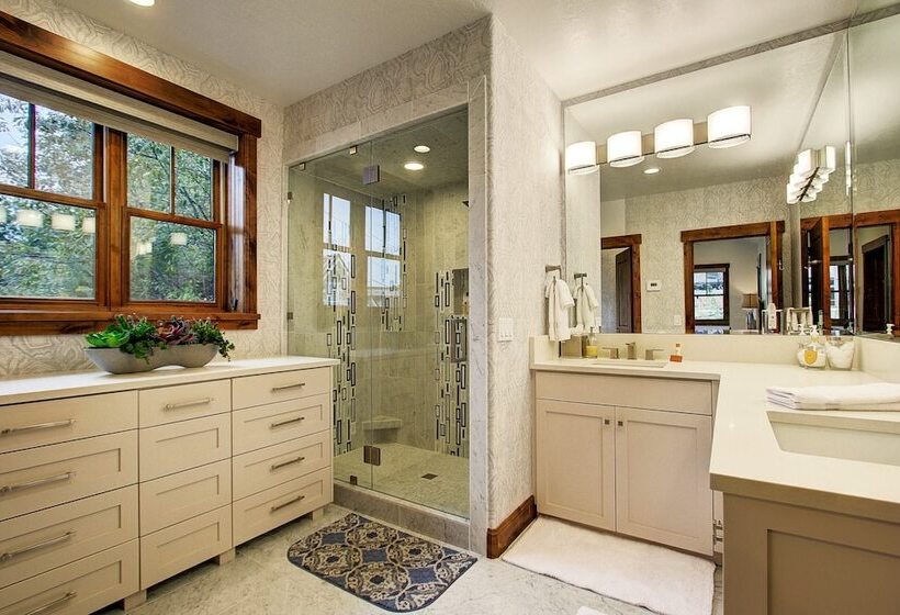 Main Street Escape By Avantstay Stunning Home Right Off Main Street W Hot Tub Large Deck