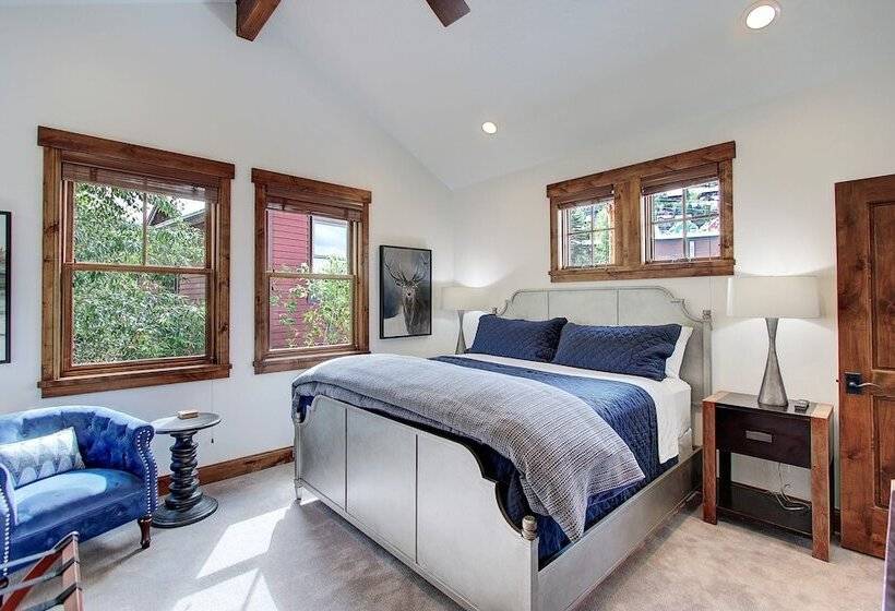 Main Street Escape By Avantstay Stunning Home Right Off Main Street W Hot Tub Large Deck