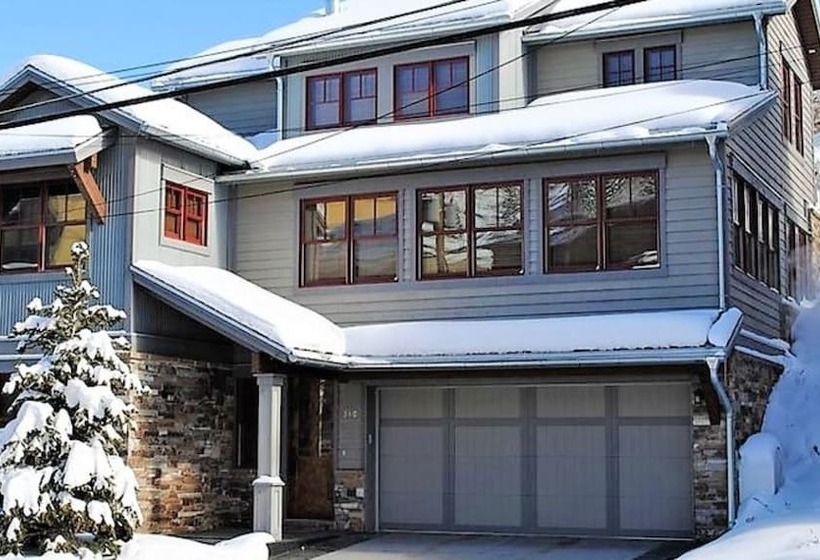 Main Street Escape By Avantstay Stunning Home Right Off Main Street W Hot Tub Large Deck