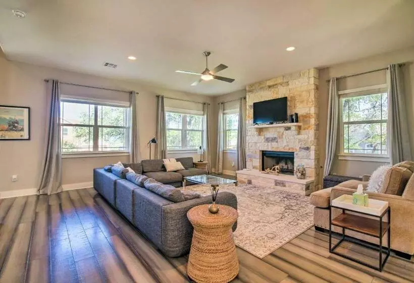 Modern Lago Vista Home With Pool And Lake Access!