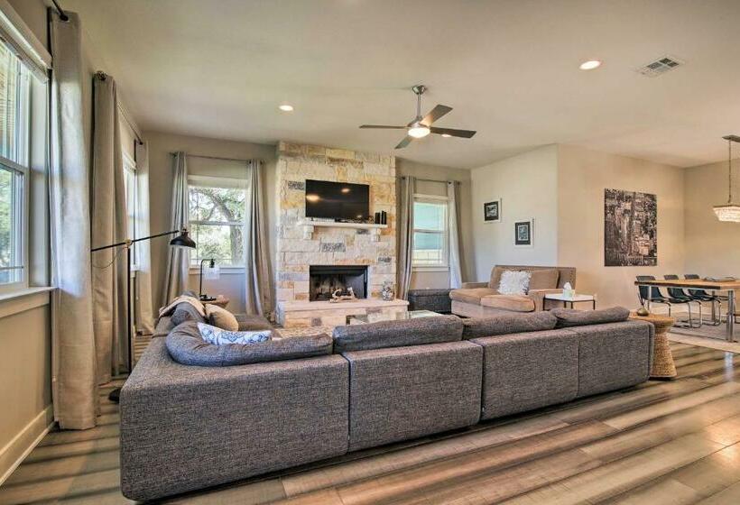 Modern Lago Vista Home With Pool And Lake Access!