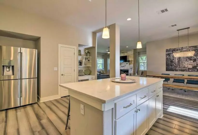 Modern Lago Vista Home With Pool And Lake Access!