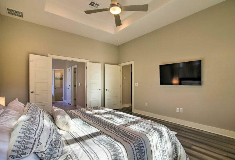 Modern Lago Vista Home With Pool And Lake Access!