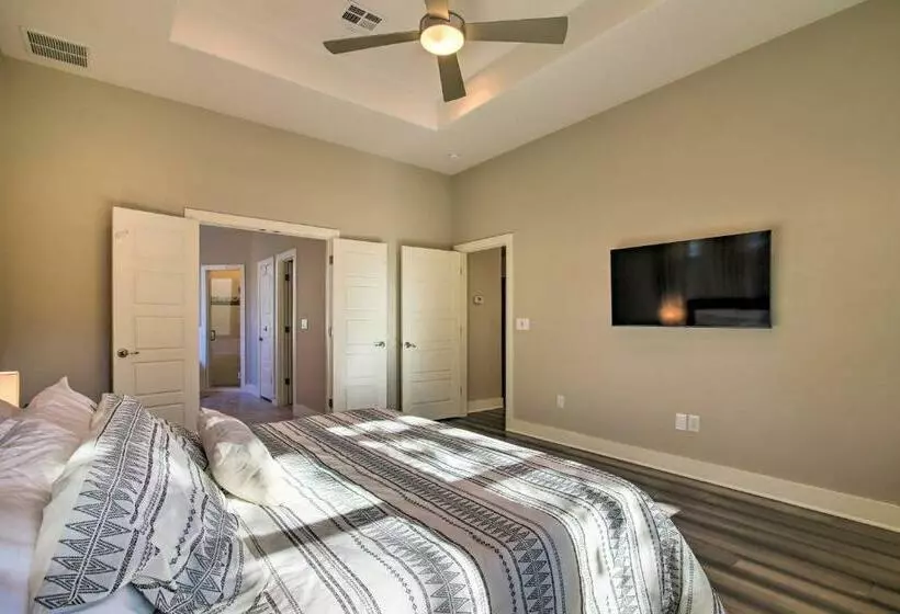 Modern Lago Vista Home With Pool And Lake Access!