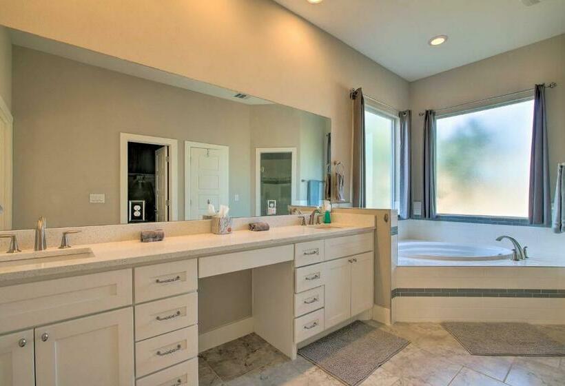 Modern Lago Vista Home With Pool And Lake Access!