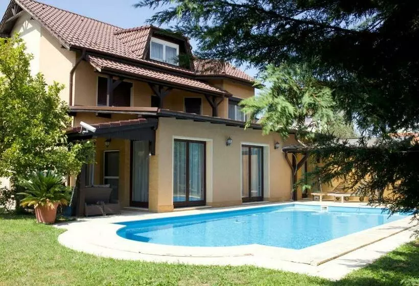 Villa Maria