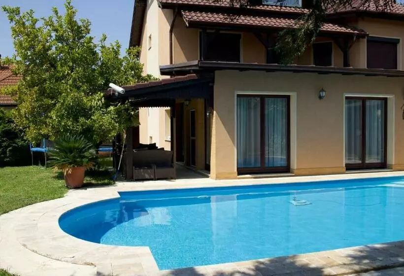 Villa Maria