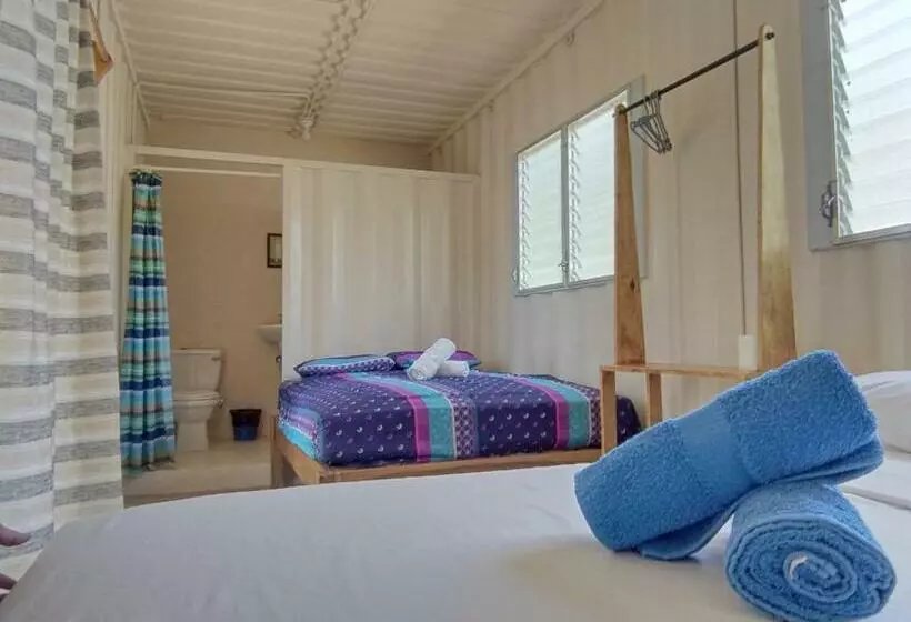 Retkeilymaja Casa Maya Eco Lodge Surf Retreat Seconds From The Beach