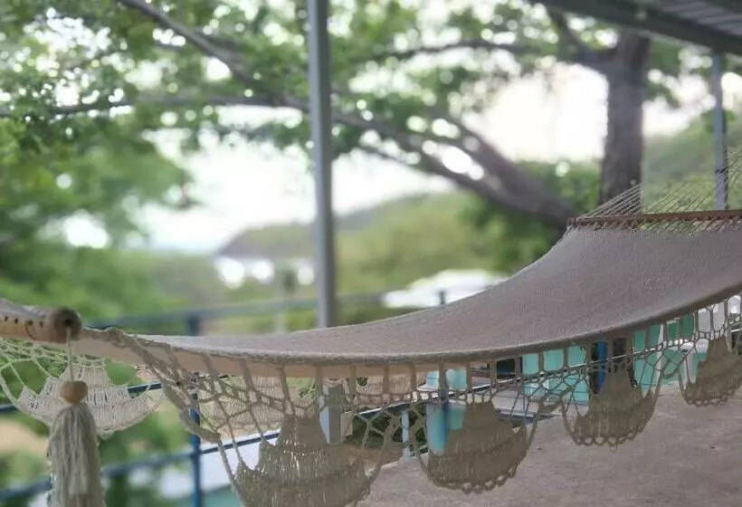 Retkeilymaja Casa Maya Eco Lodge Surf Retreat Seconds From The Beach