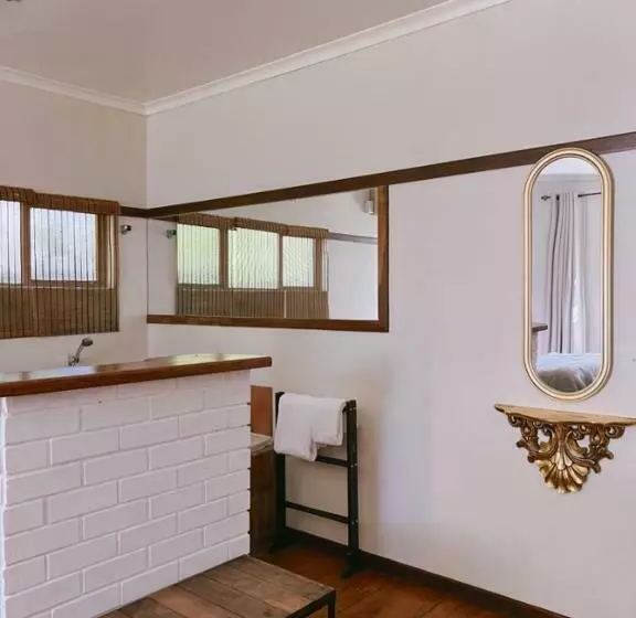 Aamiaismajoitus (B&B) Ebony Moon