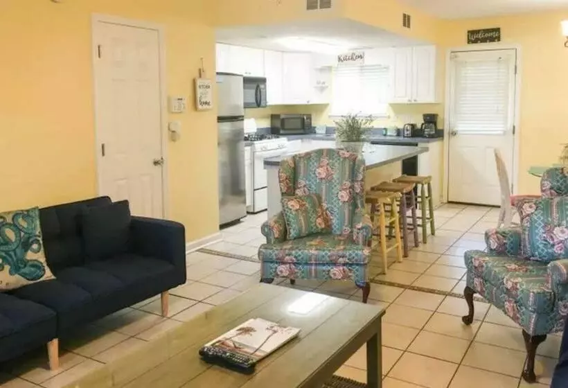 Cozy 2 Bedroom Townhouse W/ Pool And Golf Cart