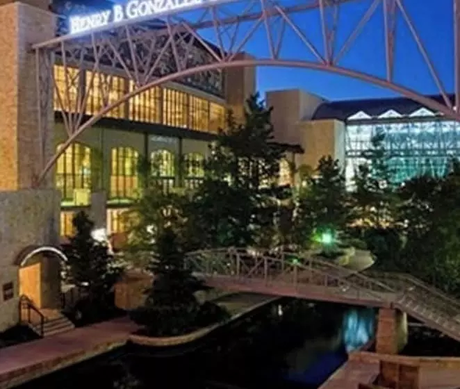 Cozy And Lovely 2br 1ba Apt#b Near Lively Downtown