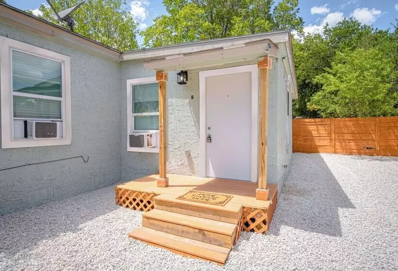 Cozy And Lovely 2br 1ba Apt#b Near Lively Downtown