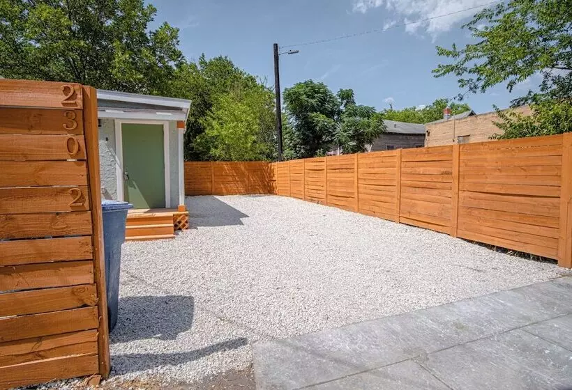 Cozy And Lovely 2br 1ba Apt#b Near Lively Downtown