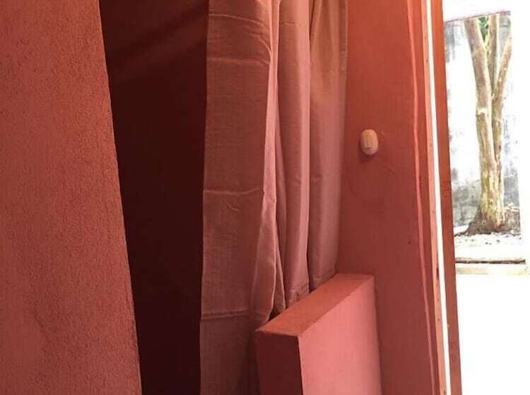 هتل Casa Angela Hostel