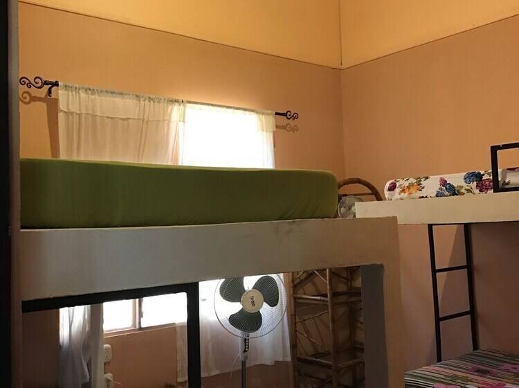 هتل Casa Angela Hostel