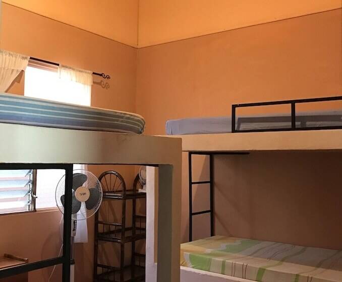 هتل Casa Angela Hostel