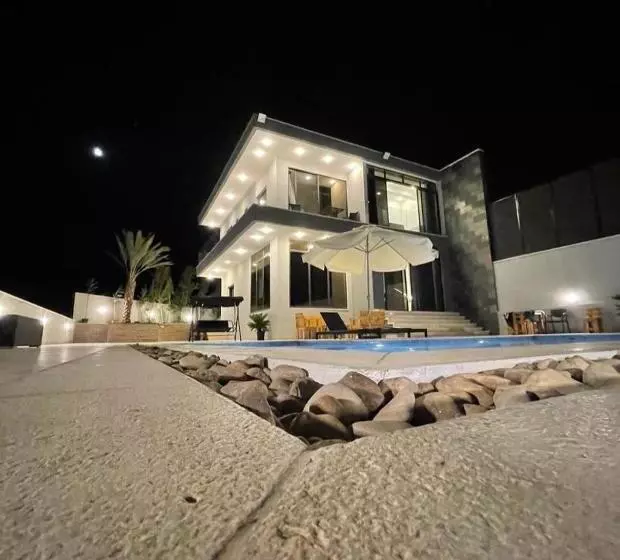 هتل Follow Sea Villa