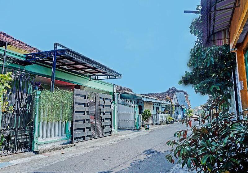 酒店 Oyo 91502 Kost Bu Lilies Syariah