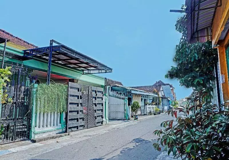 Hotelli Oyo 91502 Kost Bu Lilies Syariah