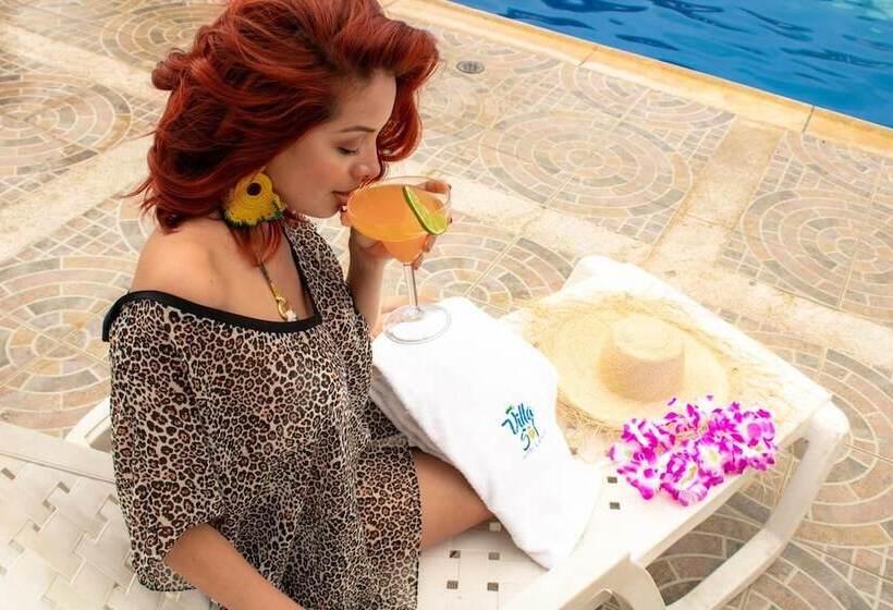 هتل Resort Villa Del Sol