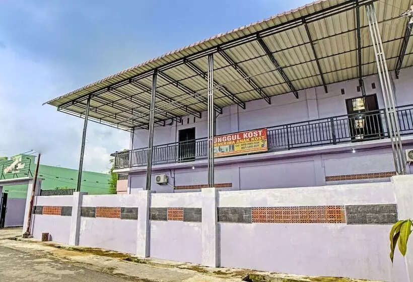 Hotelli Spot On 91509 Unggul Kost