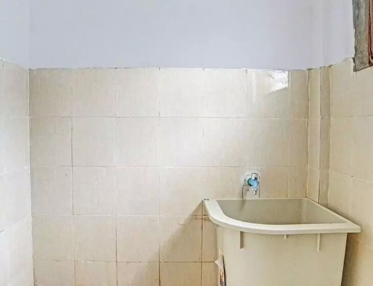 Hotelli Spot On 91509 Unggul Kost