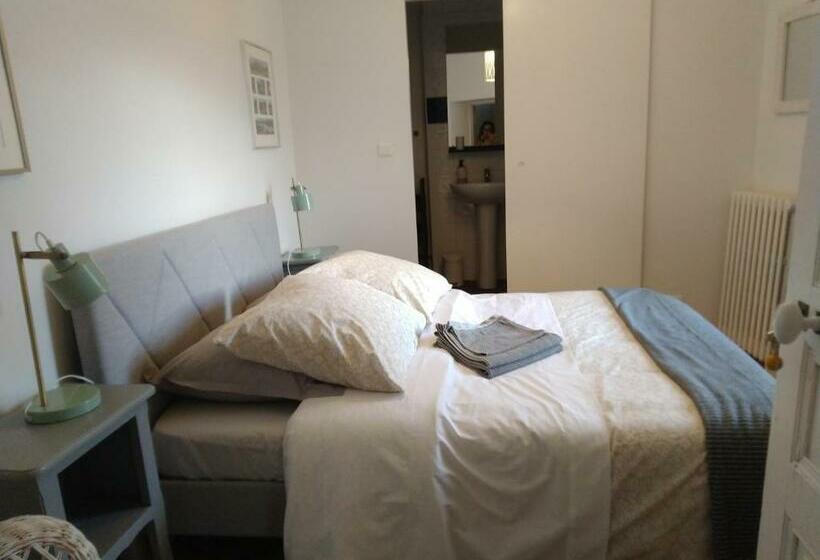 פנסיון La Tour De L Ange