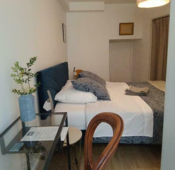 פנסיון La Tour De L Ange