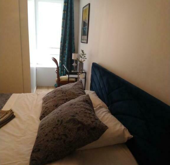 פנסיון La Tour De L Ange