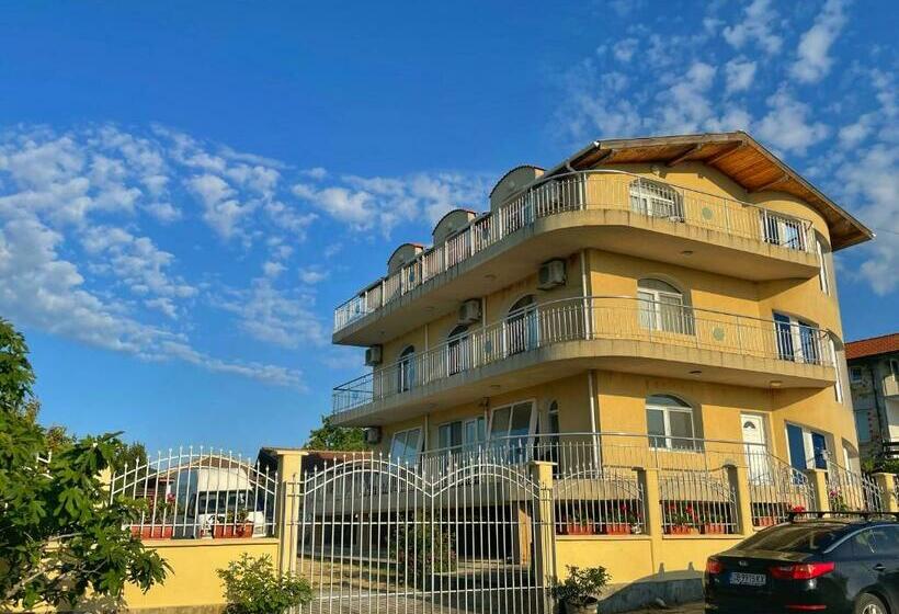 펜션 Sunrise Varvara