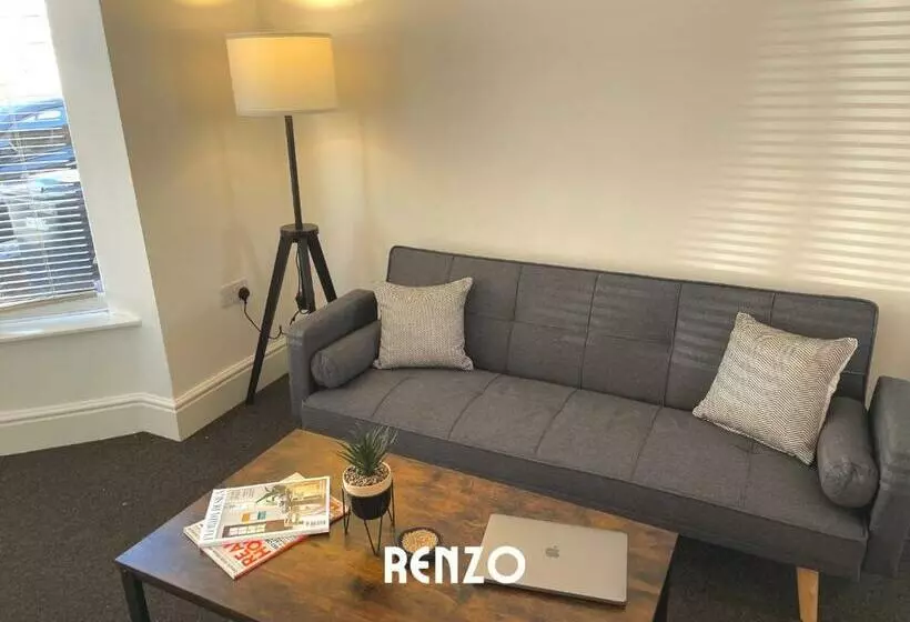 Cosy 2 Bedroom Home In Lincoln By Renzo, Victorian Townhouse, Fully Equipped Kitchen!